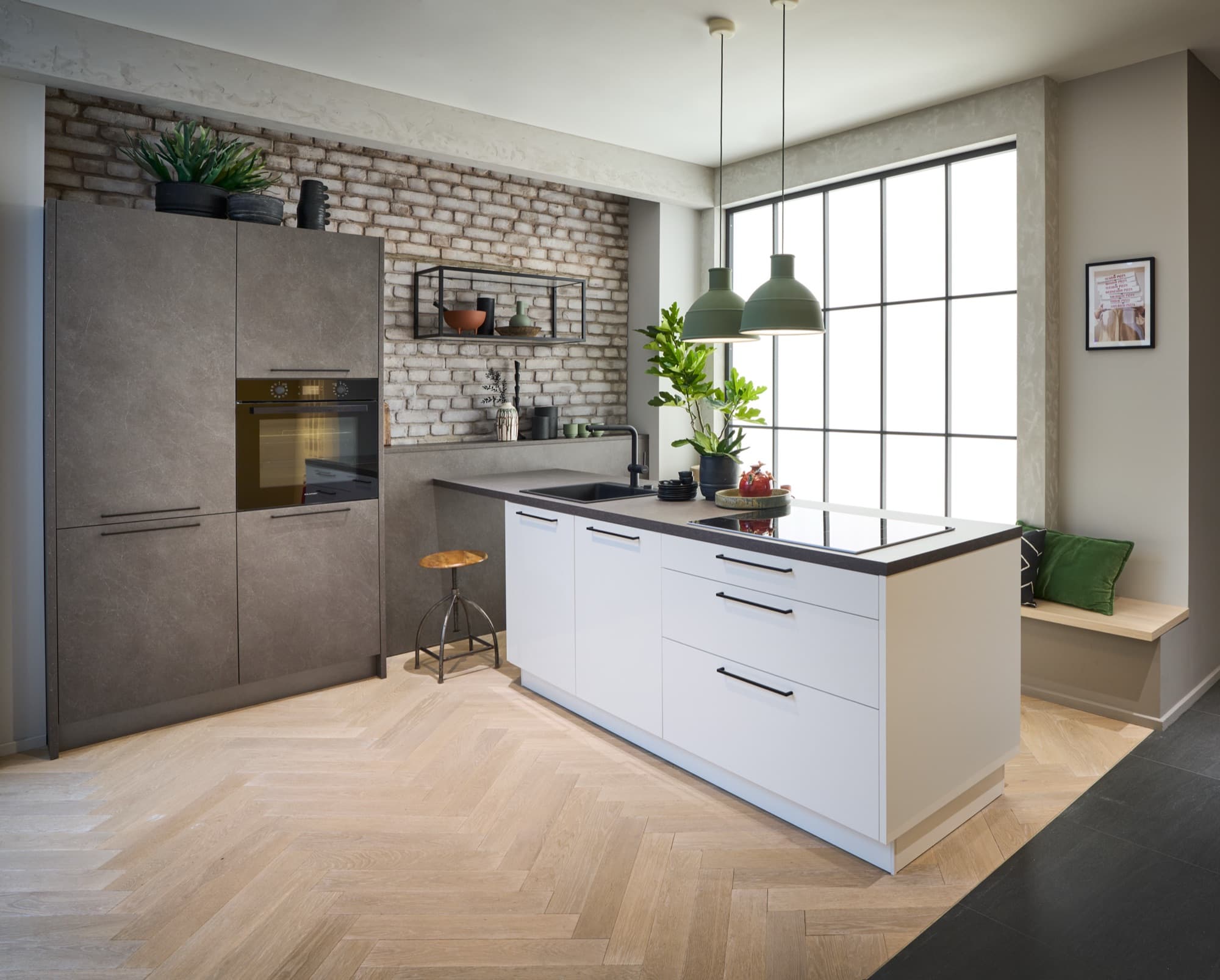 Pourquoi le showroom reste essentiel pour choisir sa cuisine ?